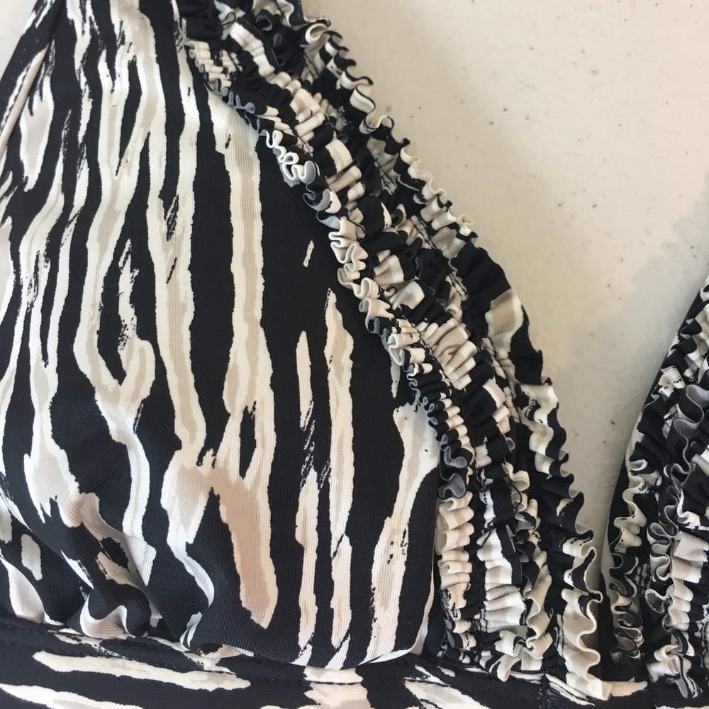 Ruffle trim halter ties bikini top S - Picture 3 of 6